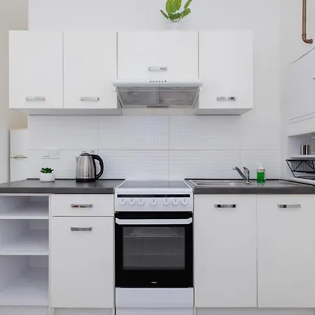 Cozy Aleja Kijowska In Cracow By Renters * Cracovie