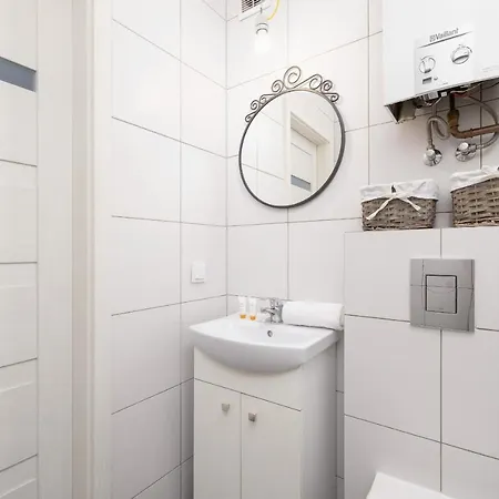 Cozy Aleja Kijowska In Cracow By Renters Apartment Krakow