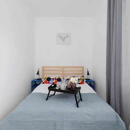 Apartment Cozy Aleja Kijowska In Cracow By Renters Krakow