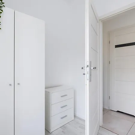 Apartment Cozy Aleja Kijowska In Cracow By Renters