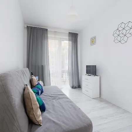 Cozy Aleja Kijowska In Cracow By Renters Apartment *