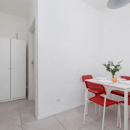 Cozy Aleja Kijowska In Cracow By Renters 克拉科夫