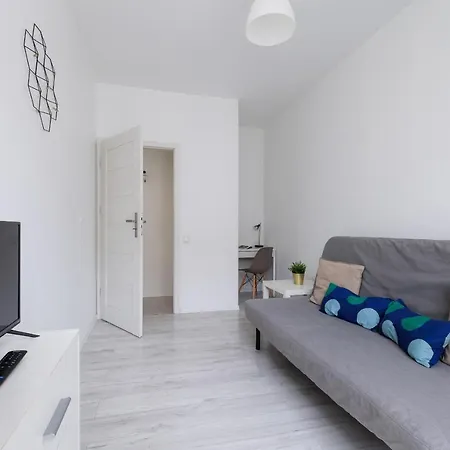 Apartment Cozy Aleja Kijowska In Cracow By Renters